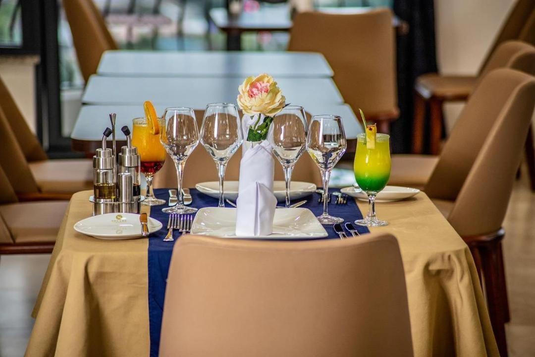Souare Premium Hotel Conakry Buitenkant foto